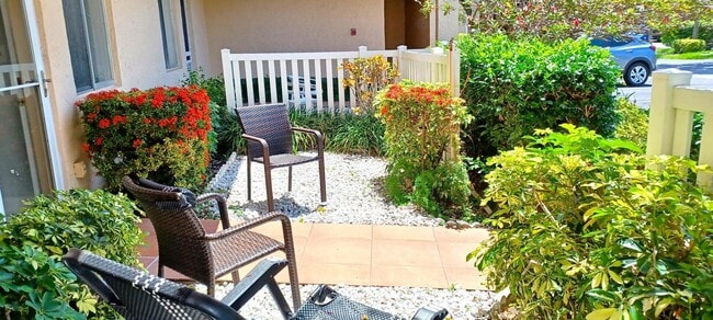 property at 6865 Huntington Ln