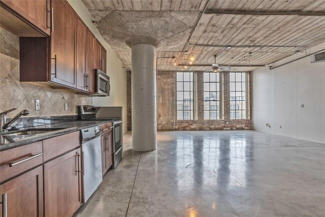 property at 1122 Jackson St