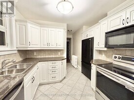 81 Heney St in Ottawa, ON - Building Photo