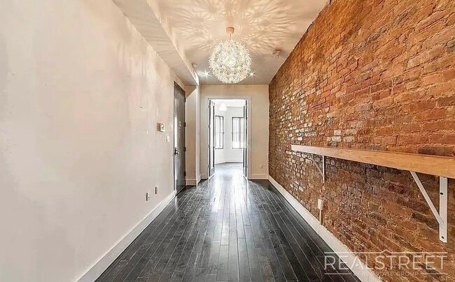 Putnam Ave, Unit 1R in Brooklyn, NY - Foto de edificio - Building Photo