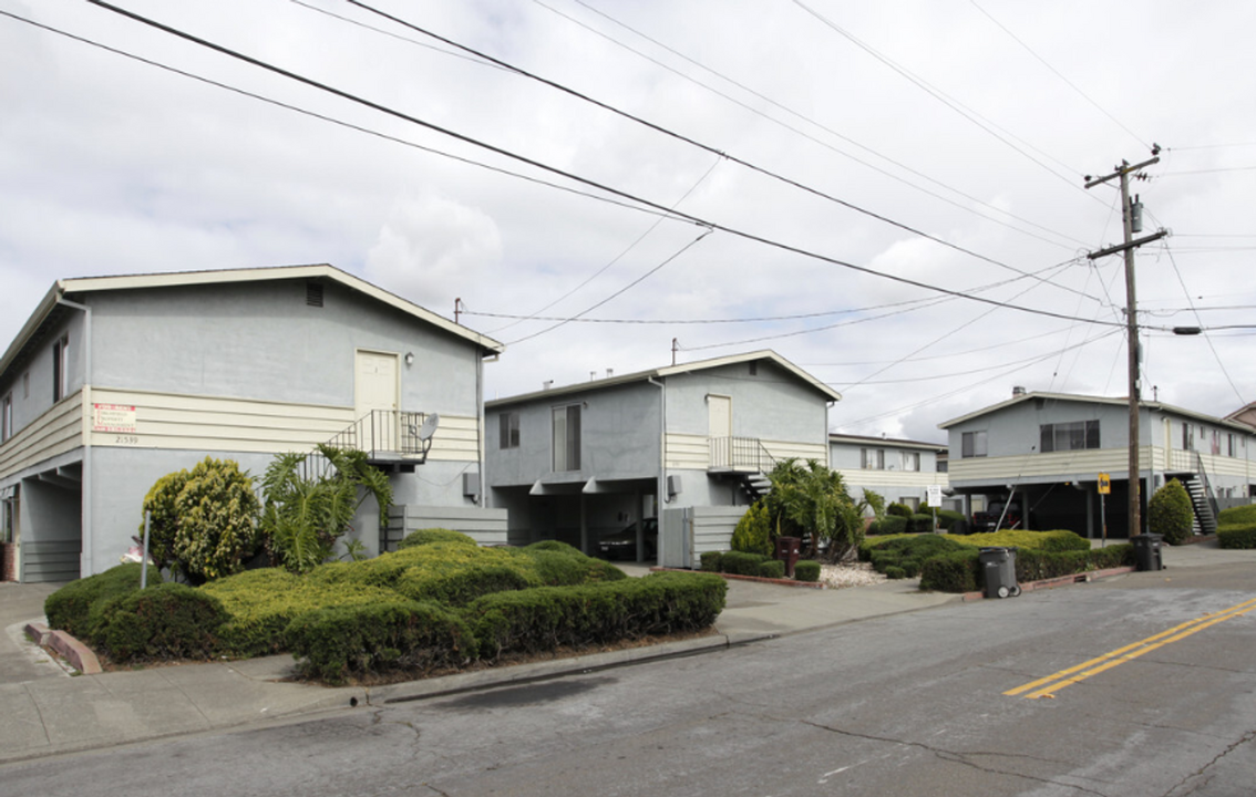 21583 Westpark St in Hayward, CA - Building Photo