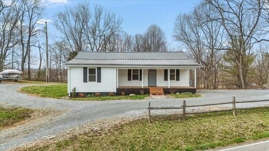 1101 Old Jonesboro Rd in Bristol, TN - Building Photo - Building Photo
