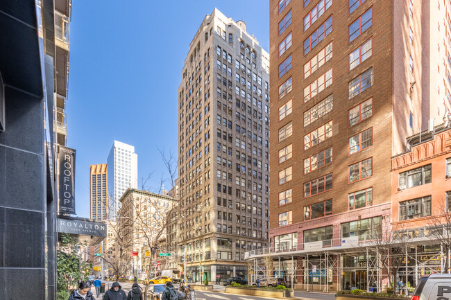 Park South Tower Apartments in New York, NY - Foto de edificio - Building Photo