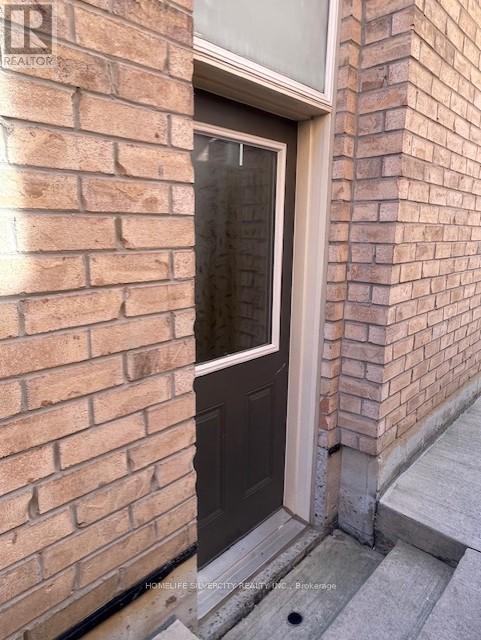 property at 42 Lavallee Cres