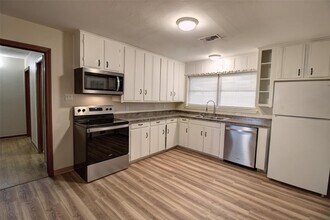 1027 Stonecrest Dr in Houston, TX - Building Photo - Building Photo