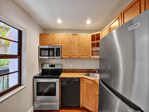 5495 NE 25th Ave, Unit 304 in Fort Lauderdale, FL - Building Photo - Building Photo