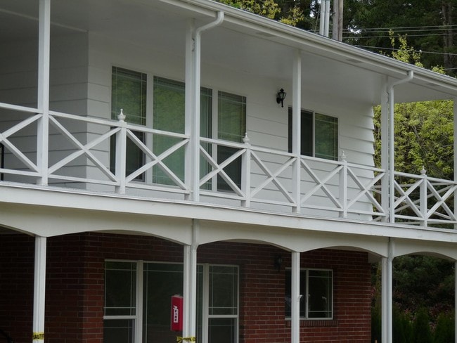 Clover Creek Manor Apartments in Lakewood, WA - Building Photo - Building Photo