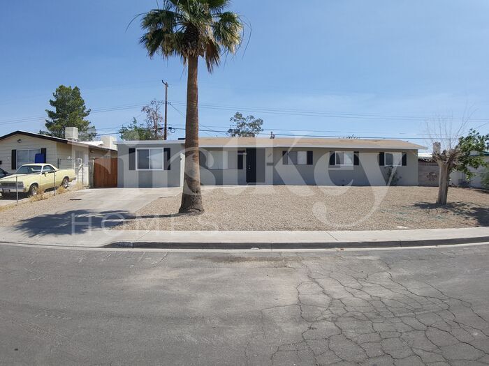 137 Kola St in Henderson, NV - Building Photo