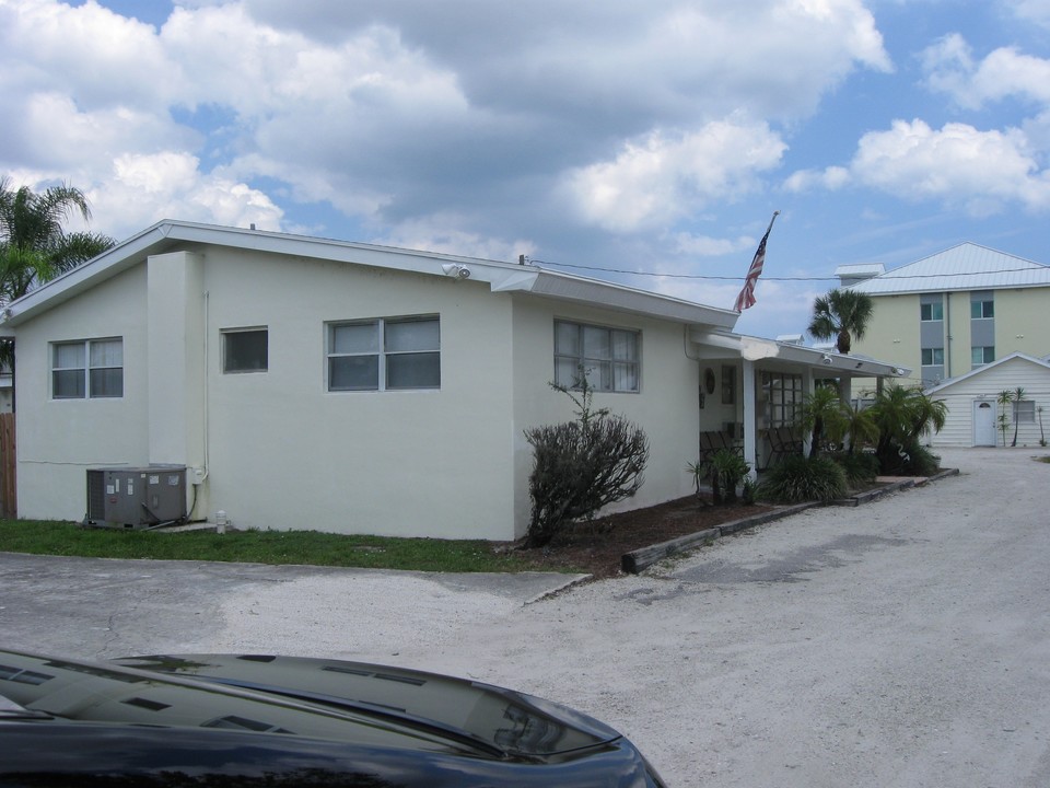 Recovery House in Lake Worth, FL - Building Photo