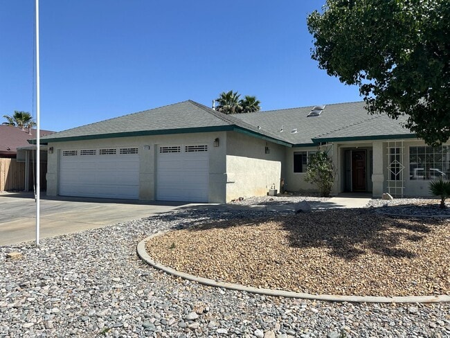 property at 1213 W Robert Ave
