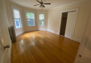 35 Rose St, Unit 1 in Somerville, MA - Building Photo - Building Photo