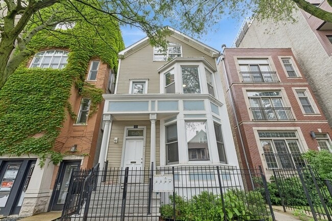 property at 2553 N Southport Ave