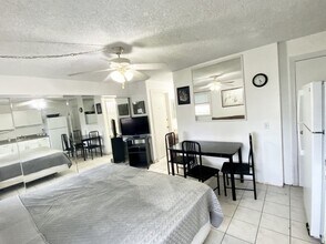 435 Walina St, Unit B in Honolulu, HI - Foto de edificio - Building Photo