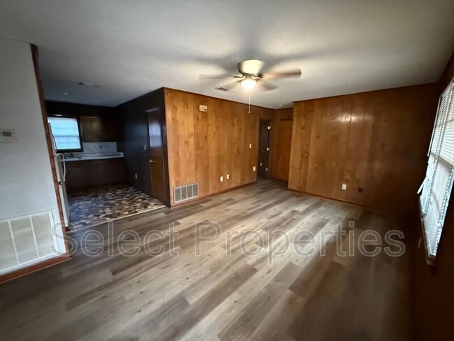 819 W Matthews Ave in Jonesboro, AR - Foto de edificio - Building Photo