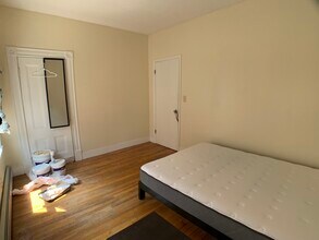 569 Main St, Unit 1 in Medford, MA - Foto de edificio - Building Photo