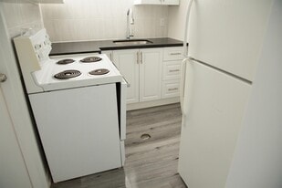 4 Camilla Crescent in Toronto, ON - Building Photo