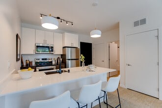 Alexander Apartments in Minneapolis, MN - Building Photo - Building Photo