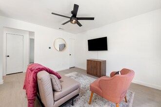 10111 Golden Meadow Dr in Austin, TX - Foto de edificio - Building Photo