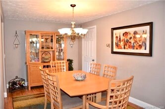 5 Amato Dr in South Windsor, CT - Building Photo - Building Photo