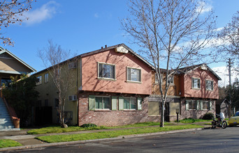 Las Fuentes Apartments in Sacramento, CA - Building Photo - Building Photo