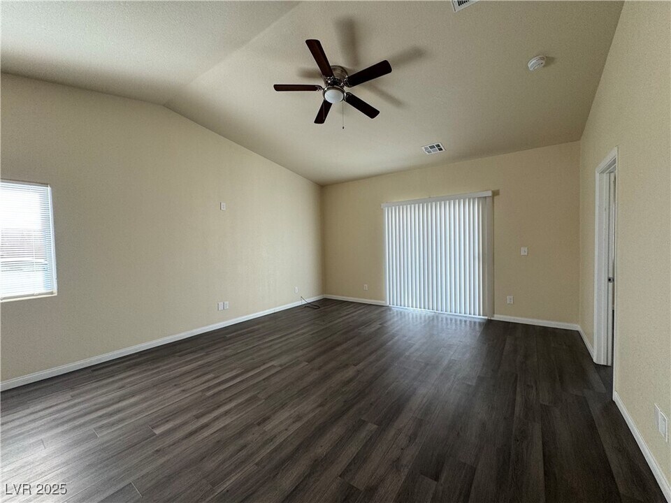 640 E Alabama St in Pahrump, NV - Building Photo