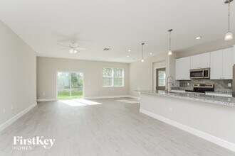 542 Reading St SE in Palm Bay, FL - Foto de edificio - Building Photo