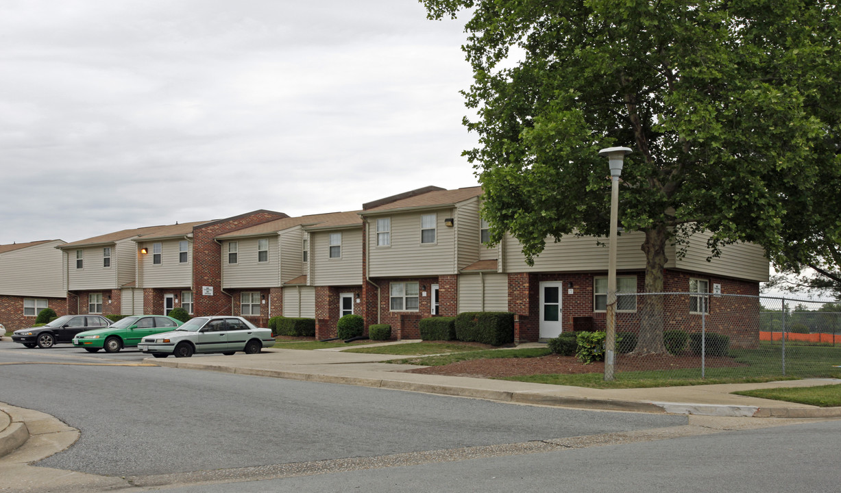 Dorchester Square Apartments in Franklin, VA - Building Photo