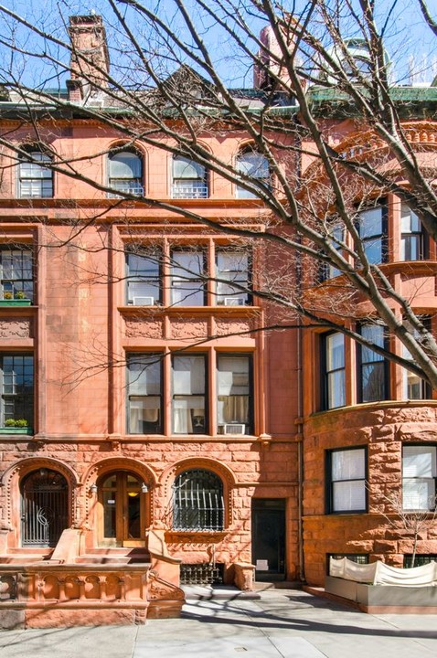 319 W 77th St in New York, NY - Foto de edificio