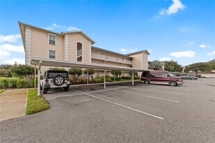 3250 Cypress Glen Way in Naples, FL - Building Photo