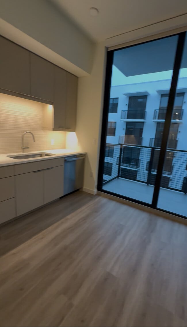 213 NE 27th St, Unit S2 in Miami, FL - Building Photo - Building Photo