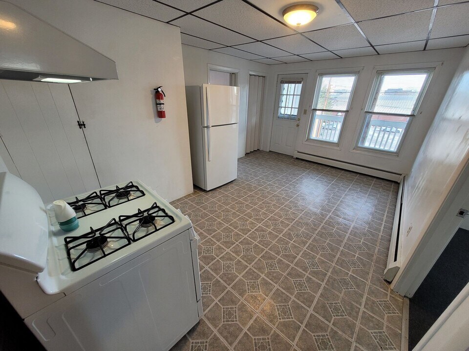 393 Dubuque St-Unit -393-2 Dubuque in Manchester, NH - Building Photo