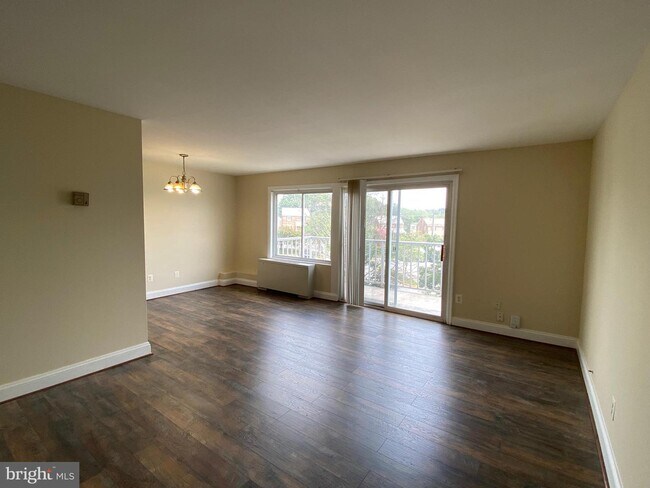 1001 Chillum Rd-Unit -414 in Hyattsville, MD - Building Photo - Building Photo