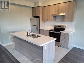 1 Royal Collection Wy in Whitby, ON - Building Photo - Building Photo