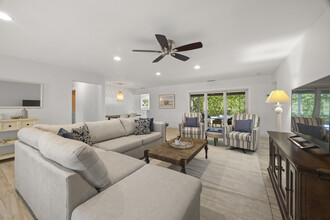52 PineHill Trail E in Jupiter, FL - Foto de edificio - Building Photo