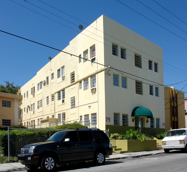 Marlin Manor Apartments in Miami, FL - Building Photo - Building Photo