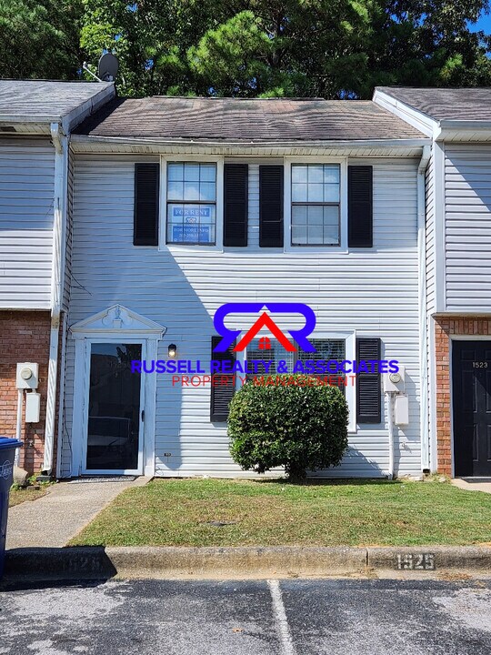 1525 Applegate Ln in Alabaster, AL - Building Photo