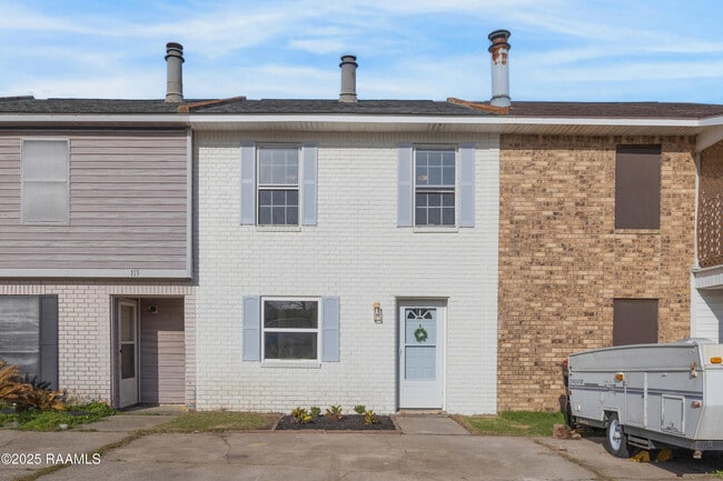 property at 121 Courtney Dr