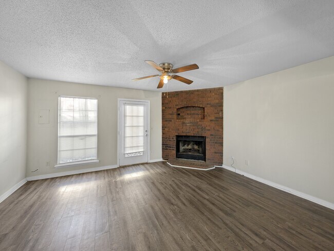 2456 N Brophy Cir in Fayetteville, AR - Building Photo - Building Photo