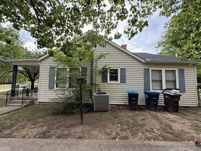 2517 Honeysuckle Ave in Fort Worth, TX - Building Photo - Building Photo