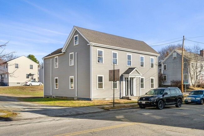 8 Elm St, Unit #1 in Peabody, MA - Foto de edificio - Building Photo