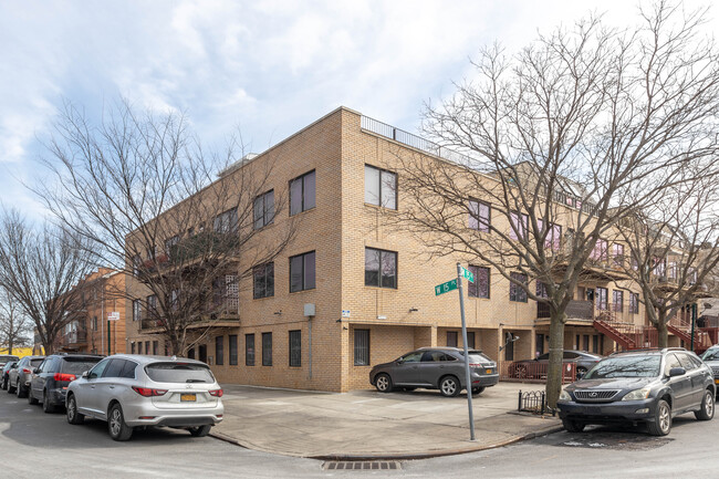 2529 W 15th Pl in Brooklyn, NY - Foto de edificio - Building Photo