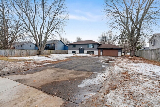 634 Main St in Lino Lakes, MN - Building Photo - Building Photo