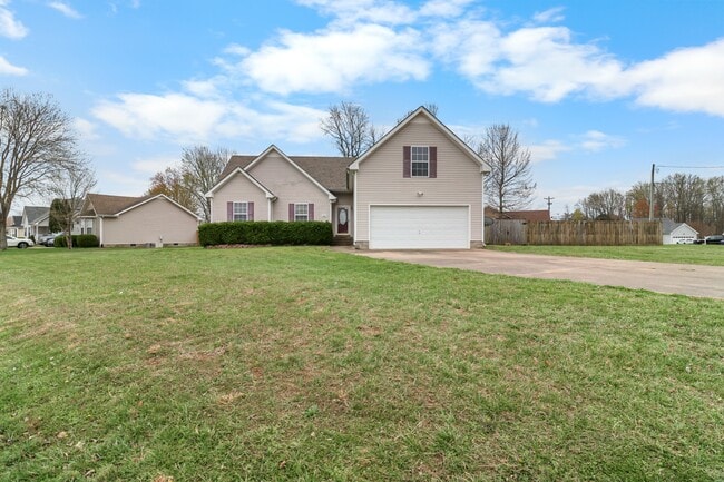 3809 Man O War Blvd in Clarksville, TN - Building Photo - Building Photo