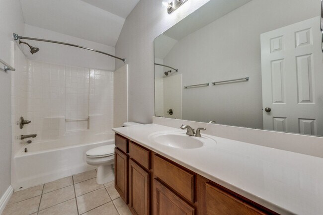 510 Kingscote Ct in Arlington, TX - Foto de edificio - Building Photo
