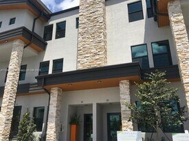10461 NW 82nd St in Doral, FL - Building Photo