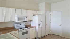 1070 Albany Ct in Naples, FL - Building Photo - Building Photo