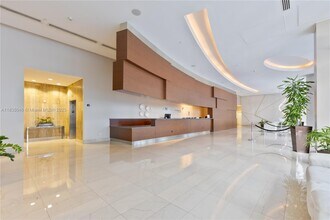 1111 SW 1st Ave in Miami, FL - Building Photo - Building Photo