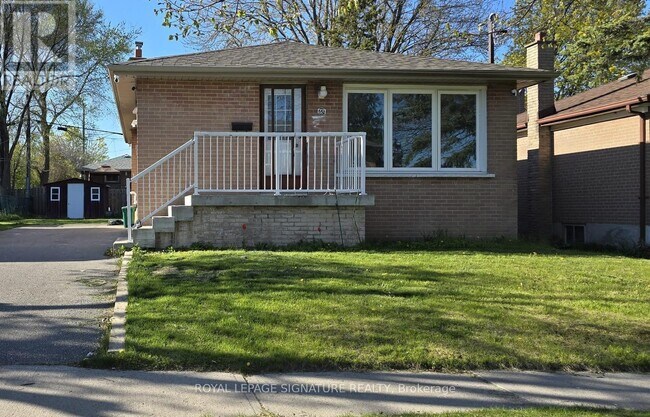 552 Monteith Ave in Oshawa, ON - Building Photo - Building Photo