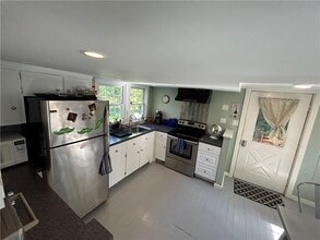 10 Washington St in Jamestown, RI - Building Photo - Building Photo