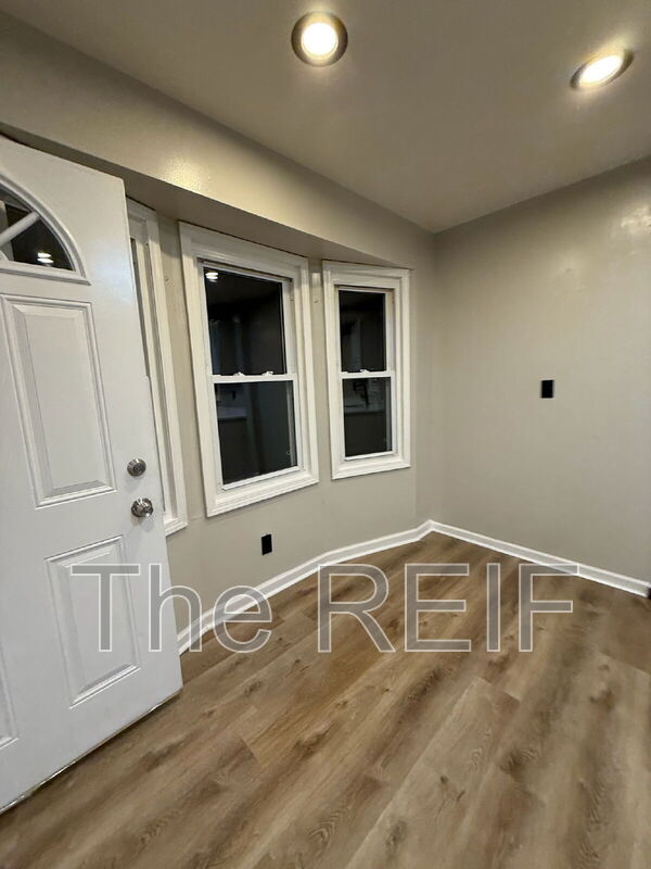 19120 Woodside St in Harper Woods, MI - Building Photo - Building Photo
